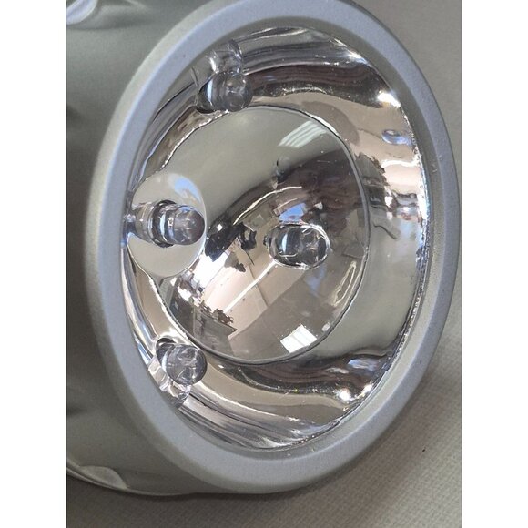 Dynamo AM/FM Torch Light Radio Hand Crank LED Flashlight - Picture 6 of 7